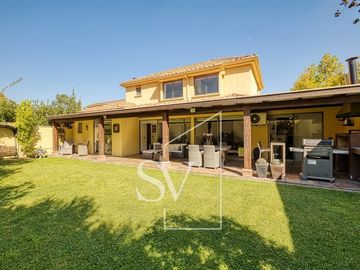 Casa en arriendo de 4 dorm. en Lo Barnechea
