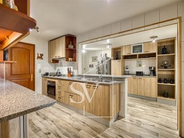 Casa en arriendo de 4 dorm. en Lo Barnechea