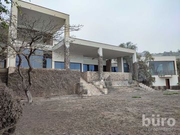 GRAN CASA DE 6 DORM EN VENTA EN EXCLUSIVO CONDOMINIO CASUARINAS