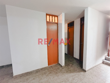 🏢 SE VENDE AMPLIO Y VERSÁTIL LOCAL COMERCIAL EN URB. CASUARINAS - TRUJILLO 🏢
📍 Frente al Colegio Montalcini European

Ideal para:
🍽️ Restaurantes