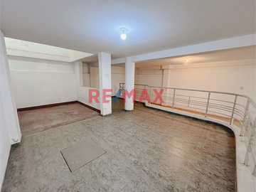 🏢 SE VENDE AMPLIO Y VERSÁTIL LOCAL COMERCIAL EN URB. CASUARINAS - TRUJILLO 🏢
📍 Frente al Colegio Montalcini European

Ideal para:
🍽️ Restaurantes