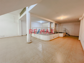 🏢 SE VENDE AMPLIO Y VERSÁTIL LOCAL COMERCIAL EN URB. CASUARINAS - TRUJILLO 🏢
📍 Frente al Colegio Montalcini European

Ideal para:
🍽️ Restaurantes