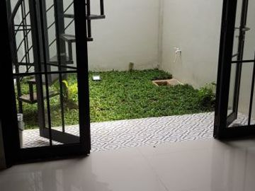 Rumah Siap Huni Nempel Graha Raya