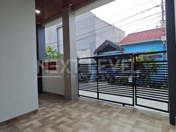 Rumah murah baru renovasi siap huni lokasi tidak banjir di pondok ungu permai Kota Bekasi