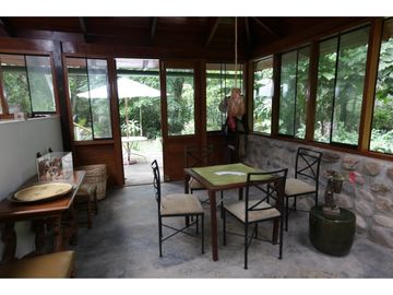Hermosa casa ecologica al canto del Rio Shilcayo
