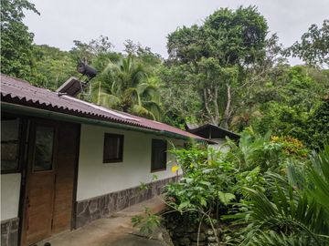 Hermosa casa ecologica al canto del Rio Shilcayo