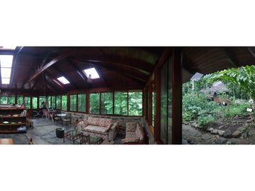 Hermosa casa ecologica al canto del Rio Shilcayo
