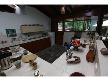 Hermosa casa ecologica al canto del Rio Shilcayo
