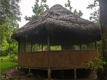 Hermosa casa ecologica al canto del Rio Shilcayo