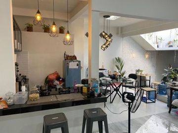 Rumah Usaha Dekat Masjid Agung Lokasi Komersial