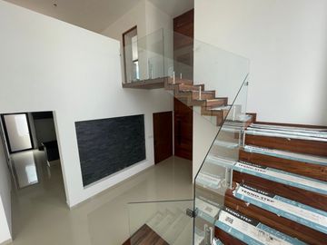 CASA EN VENTA PRIV. LA VISTA