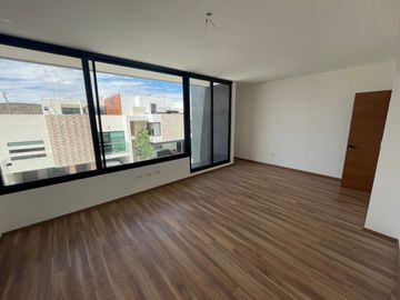 CASA EN VENTA PRIV. LA VISTA