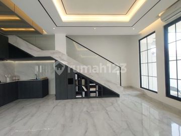 Rumah Bangunan Baru Mewah Bergaya Eropa Harga Terjangkau Casa Varya Puri Gardena