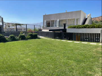 Casa en venta, La Reserva de chicureo, 4 dorm.