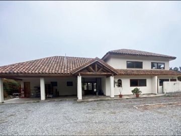 Casa en parcela en Venta de 6D/6B en lonquen Sur Talagante