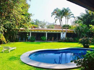 Muy bonita casa en exclusivo condominio en Sumiya