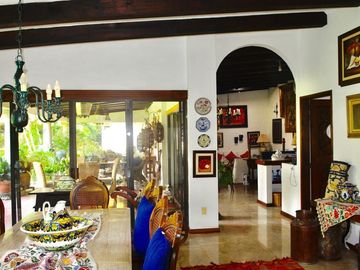Muy bonita casa en exclusivo condominio en Sumiya