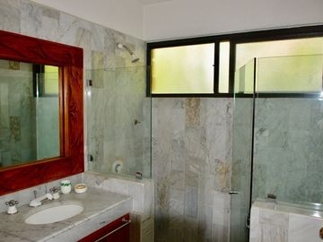 Muy bonita casa en exclusivo condominio en Sumiya