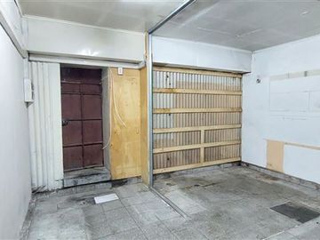 Local comercial en arriendo a la calle en Av. Matta.