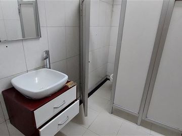 Local comercial en arriendo a la calle en Av. Matta.