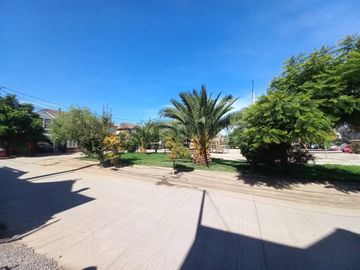 Se vende casa en el Solar etapa 4