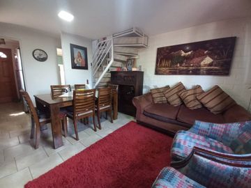 Se vende casa en el Solar etapa 4