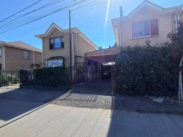 Se vende casa en el Solar etapa 4