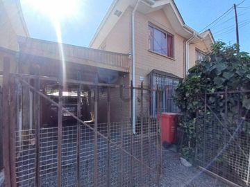 Se vende casa en el Solar etapa 4