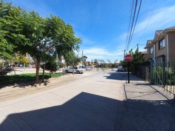 Se vende casa en el Solar etapa 4