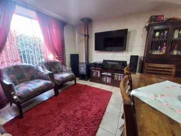 Se vende casa en el Solar etapa 4