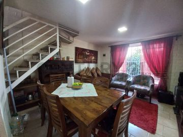 Se vende casa en el Solar etapa 4
