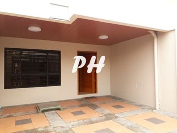 Brand New Modern Town House w/ 4 Bedrooms and 2 Car Gar. In Quezon City Near Mindanao Ave. PH909