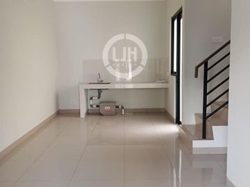 Disewakan Rumah di Summarecon Crown Gading Cluster Regia Bekasi Jawa Barat