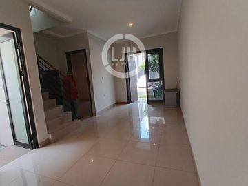 Disewakan Rumah di Summarecon Crown Gading Cluster Regia Bekasi Jawa Barat