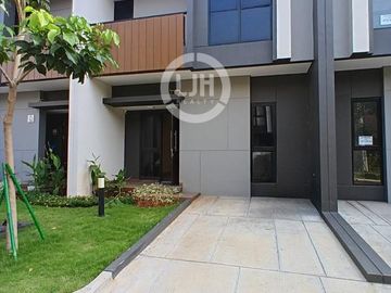Disewakan Rumah di Summarecon Crown Gading Cluster Regia Bekasi Jawa Barat