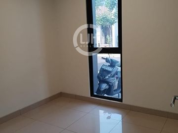 Disewakan Rumah di Summarecon Crown Gading Cluster Regia Bekasi Jawa Barat