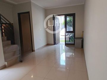 Disewakan Rumah di Summarecon Crown Gading Cluster Regia Bekasi Jawa Barat