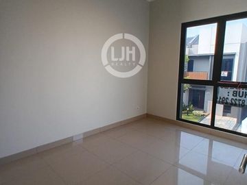 Disewakan Rumah di Summarecon Crown Gading Cluster Regia Bekasi Jawa Barat