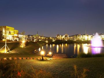 Mozart Symphonia Summarecon Serpong dekat Danau, rumah Canggih Modern, Split Level