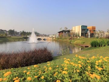 Mozart Symphonia Summarecon Serpong dekat Danau, rumah Canggih Modern, Split Level