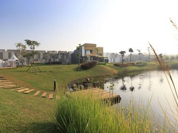 Mozart Symphonia Summarecon Serpong dekat Danau, rumah Canggih Modern, Split Level