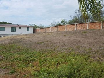 Vendo Hermoso Terreno de 305 m² en Playa Escondida / Manabi