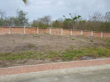 Vendo Hermoso Terreno de 305 m² en Playa Escondida / Manabi