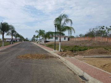 Vendo Hermoso Terreno de 305 m² en Playa Escondida / Manabi
