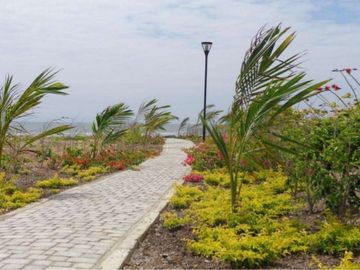 Vendo Hermoso Terreno de 305 m² en Playa Escondida / Manabi