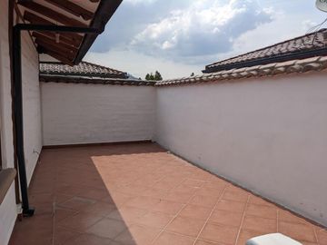 Hermosa casa 3 dormitorios, Conjunto Privado, Tumbaco
