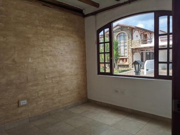Hermosa casa 3 dormitorios, Conjunto Privado, Tumbaco