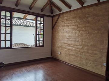 Hermosa casa 3 dormitorios, Conjunto Privado, Tumbaco