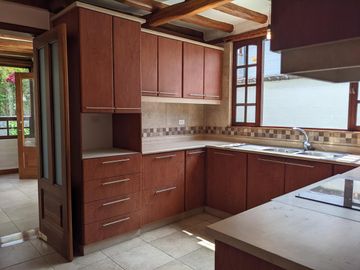 Hermosa casa 3 dormitorios, Conjunto Privado, Tumbaco