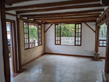 Hermosa casa 3 dormitorios, Conjunto Privado, Tumbaco